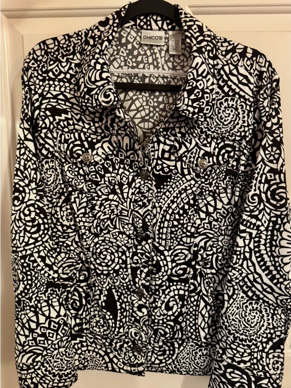 Chico's Black & White Graphic Swirl Button-Down Shirt Jacket - Picture 11 of 11